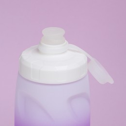 Фляга с флягодержателем для воды COMIRON ESLNF 620мл, двухцветная с пылевой силиконовой крышкой, фиолетово-белая