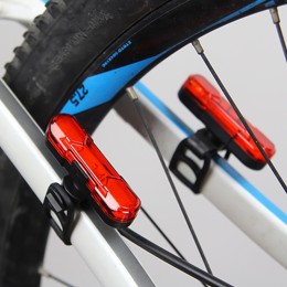 Фонарь задний COMIRON TA10 корпус: ABS, IPX5; свет: COB(5LED), 80lm; аккум: 220mAh, USB; четыре режима, поворотный на 360С
