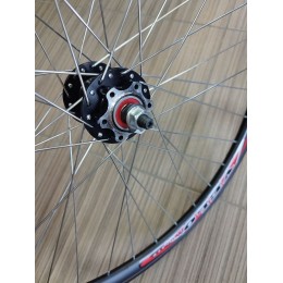 Колесо 26" переднее алюм. двойн. обод, алюм. втулка с пром. подшипниками, гайки, под диск 6 отв., цвет черный (лого VELO) 