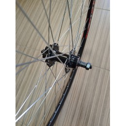 Колесо 26" заднее, алюм. двойн. обод, алюм. втулка Shunfeng с пром. подшип., под диск тормоз., 36 спиц, диск, под трещотку, эксц (лого. VELO), черное