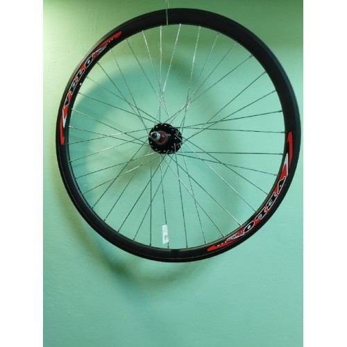 Колесо 26" заднее алюм.обод, втулка под трещотку с пром. подшипником, под дисковый тормоз, гайки