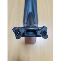Крепление заднего крыла 24"-26" XGNB-068, пластик, черное