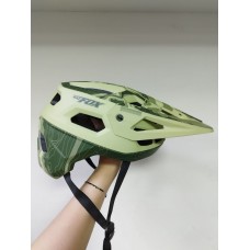 Шлем велосипедиста BATFOX LA302, цвет зеленый/светло-зеленый