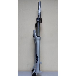 Вилка 26" амортизационная SUNTOUR SF18-XCE-DS-26-100, 100 мм, серебристая
